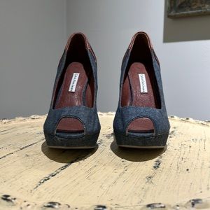 Calvin Klein jeans peep toe pumps